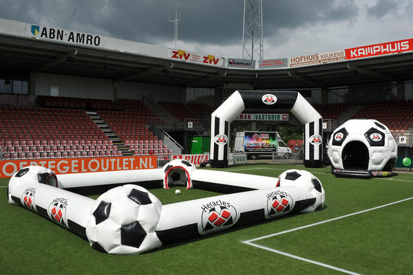 Ordene o embarque de futebol Heracles para vários eventos. Compre pranchas de futebol agora online na JB Insuflaveis Portugal