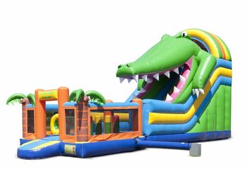 De opblaasbare glijbaan in krokodil thema met een plonsbad, indrukwekkend 3D object, frisse kleuren en de 3D obstakels bestellen voor kids. Koop opblaasbare glijbanen nu online bij JB Inflatables Nederland