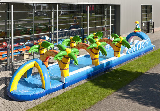 Espetacular toboágua inflável de praia de 18 metros de comprimento com uma pista extra larga para crianças. Compre escorregadores de barriga infláveis ​​agora online na JB Insuflaveis Portugal