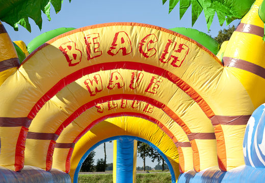 Encomende um escorregador de barriga inflável de 18 m de comprimento em um tema de praia para crianças. Compre escorregadores de barriga infláveis ​​agora online na JB Insuflaveis Portugal