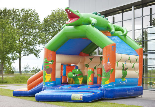 Compre um castelo insuflável multiuso com uma impressionante figura de crocodilo 3D no telhado para as crianças. Encomende castelos insufláveis ​​online na JB Insufláveis Portugal