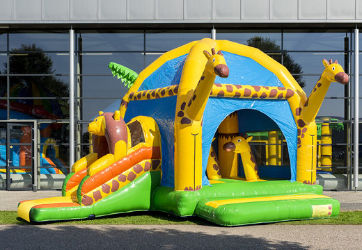 Compre um castelo insuflável super multiuso coberto com tema slide em girafa para crianças. Encomende castelos insufláveis ​​online na JB Insufláveis Portugal