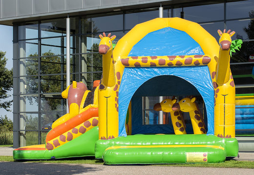 Encomende o castelo insuflável multiuso da super girafa com slides e objetos 3D para crianças. Compre castelos insufláveis ​​online na JB Insufláveis Portugal