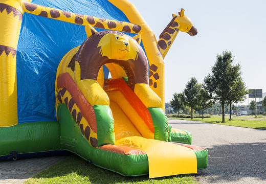 Encomende um castelo insuflável super multiuso coberto com tema de girafa e escorregador para crianças. Compre castelos insufláveis ​​online na JB Insufláveis Portugal