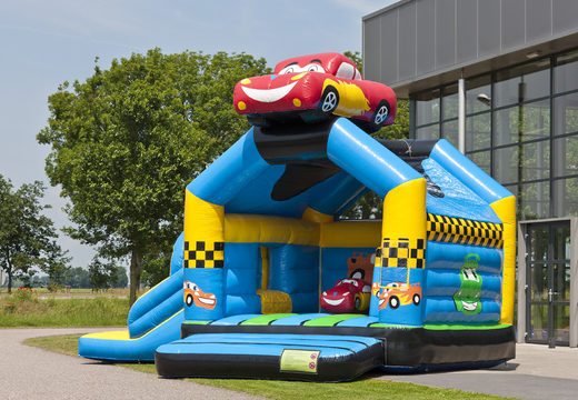 Compre um castelo insuflável  multiuso com tema de carro com uma impressionante figura 3D no telhado para as crianças. Encomende castelos insufláveis  ​​online na JB Insufláveis Portugal