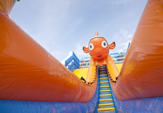 Compre um grande escorregador inflável com o tema do mundo marinho com figuras 3D engraçadas e estampas coloridas para crianças. Ordene escorregadores infláveis ​​agora online em JB Insuflaveis Portugal