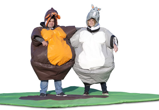 Compre trajes de sumô infláveis ​​no tema Monkey & Rhino para jovens e idosos. Encomende trajes de sumô infláveis ​​online na JB Insuflaveis Portugal