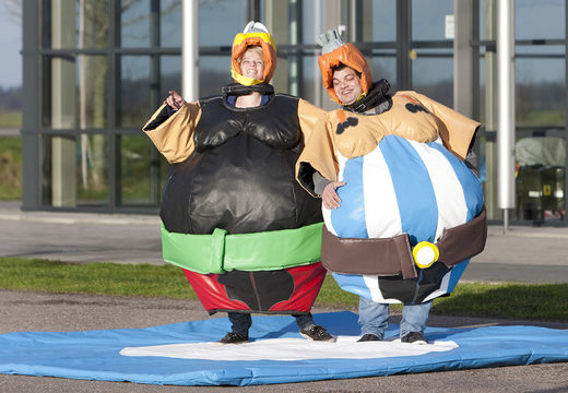 Compre ternos infláveis ​​de sumô Asterix & Obelix para jovens e idosos. Encomende trajes de sumô infláveis ​​online na JB Insuflaveis Portugal