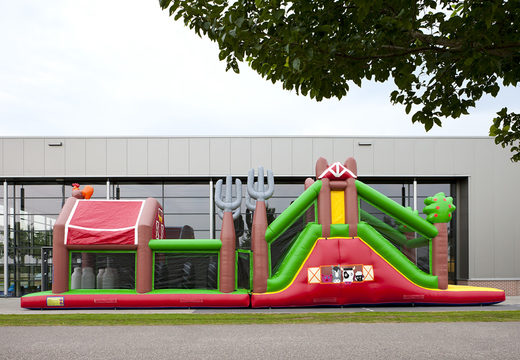 Ordene uma pista de obstáculo inflável de 17 metros de largura exclusiva com tema de fazenda para crianças. Compre pistas de obstáculos infláveis ​​agora online em JB Insuflaveis Portugal