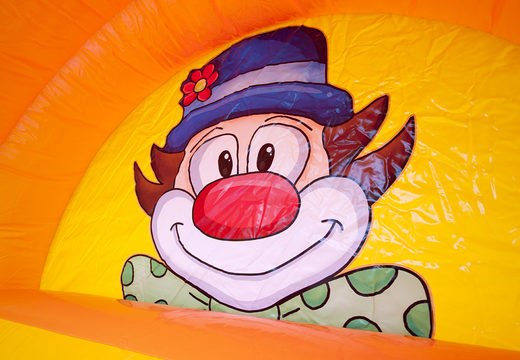 Spectaculaire opblaasbare glijbaan in thema clown met vrolijke kleuren bestellen voor kinderen. Koop opblaasbare glijbanen nu online bij JB Inflatables Nederland