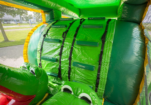 Pista de obstáculo insuflável crocodilo com 8 metros de comprimento para crianças. Compre pistas de obstáculos infláveis ​​online agora na JB Insuflaveis Portugal