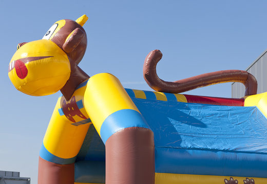 Encomende um castelo insuflável  multiuso para crianças com um telhado e um objeto macaco 3D da JB Insufláveis Portugal. Compre castelos insufláveis ​​online na JB Insufláveis Portugal