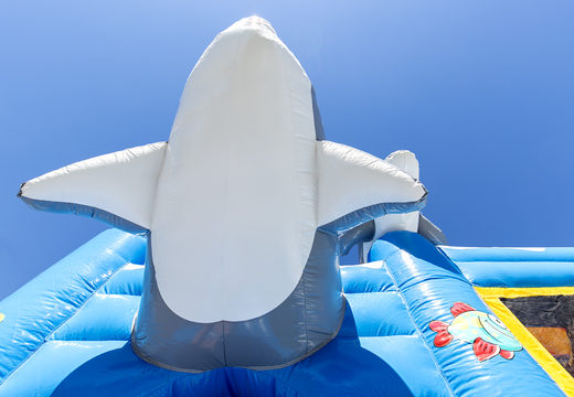 Castelo insuflável médio com tema de golfinhos e escorregador para crianças. Encomende castelos insufláveis ​​online na JB Insufláveis ​​Portugal