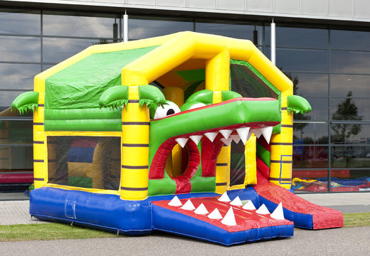 Multiplay castelo insuflável com slide no tema crocodilo para crianças. Compre castelos insufláveis ​​​​online na JB Insufláveis ​​Portugal