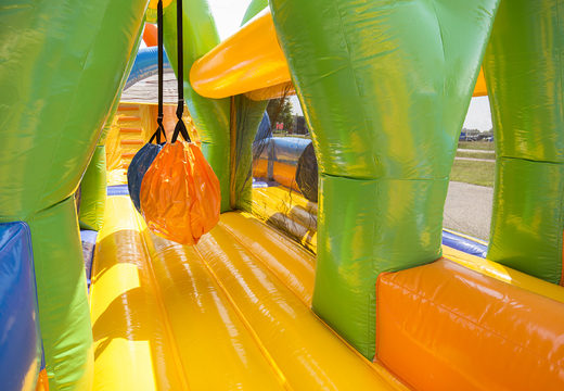 Compre uma mega pista de obstáculo de 27 metros em cores alegres para as crianças. Ordene pistas de obstáculos infláveis ​​na JB Insuflaveis Portugal
