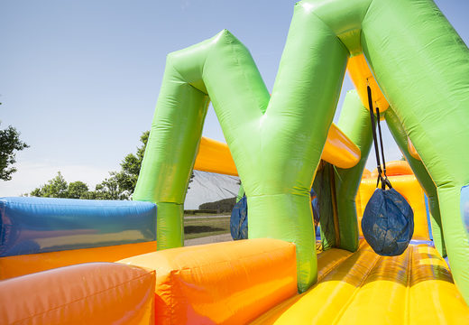 Ordene uma pista de obstáculo duplos de 27 metros em cores alegres para as crianças. Compre pistas de obstáculos infláveis ​​online agora na JB Insuflaveis Portugal