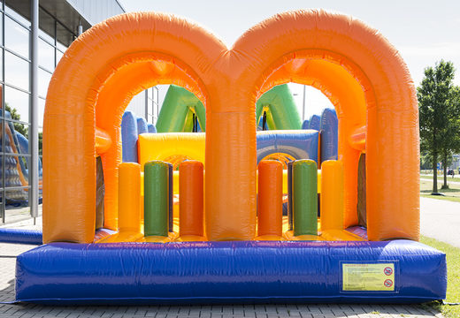 Compre uma pista de obstáculo dupla de 27 metros em cores alegres para as crianças. Ordene pistas de obstáculos infláveis ​​agora online em JB Insuflaveis Portugal