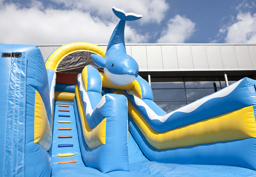 Slide inflável multifuncional em um tema golfinho com piscina, objeto 3D impressionante, cores frescas e obstáculos 3D para crianças. Compre escorregadores infláveis ​​agora online na JB Insuflaveis Portugal