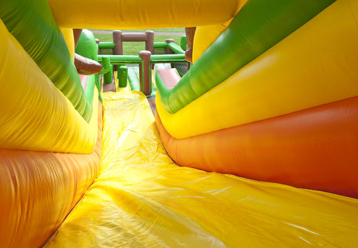 Slide inflável em um tema de praia com uma piscina infantil, um objeto 3D impressionante, cores frescas e o obstáculo 3D para as crianças. Ordene escorregadores infláveis ​​agora online em JB Insuflaveis Portugal