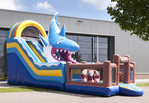 Escorrega inflável com tema de tubarão exclusivo, piscina, objeto 3D impressionante, cores vivas e obstáculos 3D para crianças. Ordene escorregadores infláveis ​​agora online em JB Insuflaveis Portugal