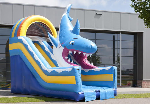 Escorrega inflável multifuncional com tema de tubarão com piscina, objeto 3D impressionante, cores vivas e obstáculos 3D para comprar para as crianças. Ordene escorregadores infláveis ​​agora online em JB Insuflaveis Portugal