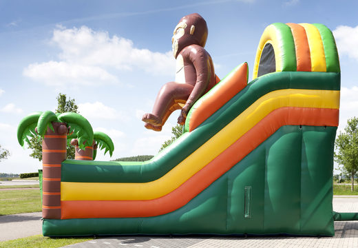 Escorrega inflável multifuncional com temática de gorila, piscina de imersão, objeto 3D impressionante, cores vivas e obstáculos 3D para crianças. Compre escorregadores infláveis ​​agora online na JB Insuflaveis Portugal