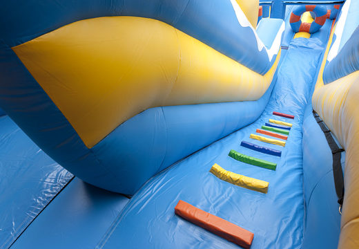 Impressionante escorregador inflável com o tema do peixe-palhaço e uma piscina infantil. Compre escorregadores infláveis ​​agora online na JB Insuflaveis Portugal