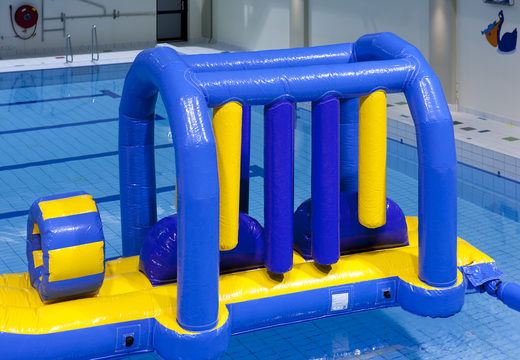Obtenha uma pista de obstáculos inflável hermética em Swimming Pool Run Sea Horse com objetos divertidos para jovens e idosos. Encomende cursos de obstáculos infláveis ​​online agora na JB Insuflaveis Portugal
