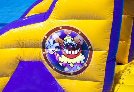 Compre um navio inflável legal em um tema de circo para jovens e idosos. Encomende atrações aquáticas infláveis ​​agora online na JB Insuflaveis Portugal