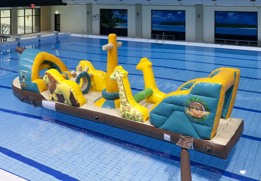 Encomende um navio inflável espetacular em um tema de selva para jovens e idosos. Compre jogos de sinuca infláveis ​​online agora na JB Insuflaveis Portugal