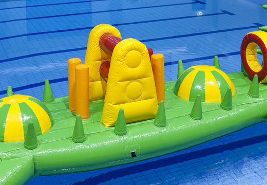 Compre uma piscina inflável de crocodilo de 12 metros com objetos desafiadores de obstáculos para jovens e idosos. Encomende cursos de obstáculos infláveis ​​online agora na JB Insuflaveis Portugal