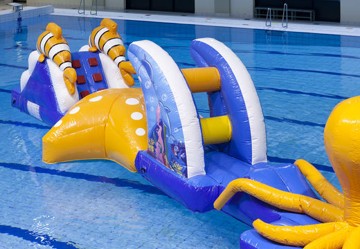 Compre um mundo subaquático inflável com objetos 3D divertidos para jovens e idosos. Encomende cursos de obstáculos infláveis ​​online agora na JB Insuflaveis Portugal