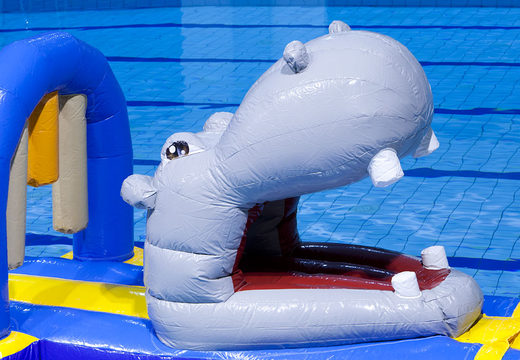 Compre hipopótamo corrida de obstáculos infláveis ​​com objetos divertidos para jovens e idosos. Encomende cursos de obstáculos infláveis ​​online agora na JB Insuflaveis Portugal