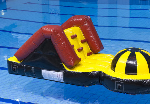 Encomende a aventura na piscina com objetos de obstáculos desafiadores para jovens e idosos. Compre atrações aquáticas infláveis ​​online agora na JB Insuflaveis Portugal