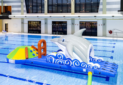 Encomende um escorregador inflável exclusivo no tema golfinho para jovens e idosos. Compre jogos de sinuca infláveis ​​agora online na JB Insuflaveis Portugal