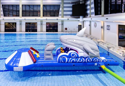 Compre um escorregador inflável com tema de tubarão para jovens e idosos. Encomende jogos de sinuca infláveis ​​agora online na JB Insuflaveis Portugal
