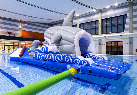 Obtenha um escorregador inflável com tema de tubarão para jovens e idosos. Encomende jogos de sinuca infláveis ​​agora online na JB Insuflaveis Portugal