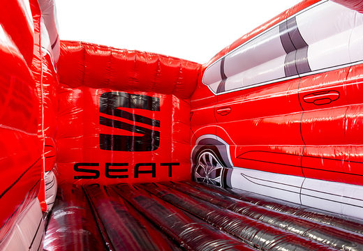 Encomende online SEAT - castelo insuflável ​​de carro em vermelho na JB Insuflaveis Portugal; especialista em itens publicitários infláveis, como castelos insufláveis personalizados