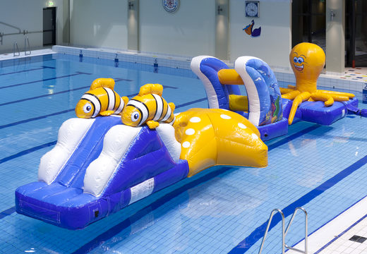 Encomende o curso de assalto inflável do mundo subaquático com objetos 3D divertidos para jovens e idosos. Compre cursos de obstáculos infláveis ​​online agora na JB Insuflaveis Portugal