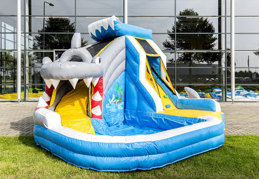 Compre um castelo insuflável com temática de tubarão grande e piscina para crianças. Encomende castelos insufláveis online na JB Insufláveis Portugal