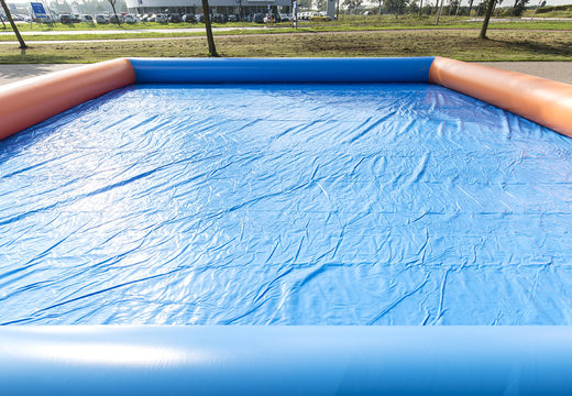 Compre um banho de bola Sorbo inflável de 10 x 10 metros para jovens e idosos. Encomende atrações aquáticas infláveis ​​agora online na JB Insuflaveis Portugal
