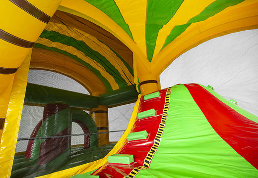 Castelo insuflável com tema de selva com escorregador para crianças. Compre castelos ​​insufláveis ​​online na JB Insufláveis ​​Portugal