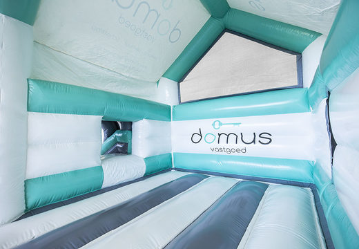 Compre a Domus Multifun House inflável promocional com castelo ​​inflável de slides online na JB Insuflaveis Portugal. Castelos insufláveis ​​personalizados em todas as formas e tamanhos disponíveis