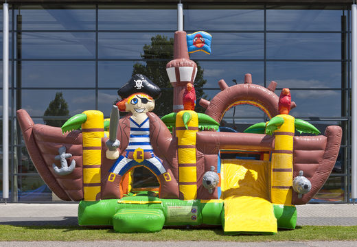 Pequeno castelo insuflável multijogador com tema de barco pirata para crianças. Encomende castelos insufláveis ​​online na JB Insufláveis ​​Portugal