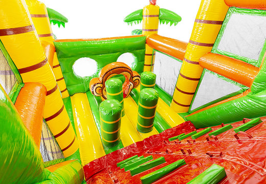 Pista de obstáculo na selva com objetos 3D para crianças. Compre pistas de obstáculos infláveis ​​online agora na JB Insuflaveis Portugal