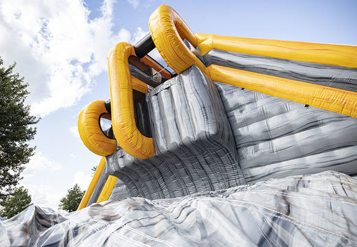 Espetacular Base Jump Pro Slide atração inflável de 4 e 6 metros de altura para jovens e idosos. Compre atração inflável agora online na JB Insuflaveis Portugal