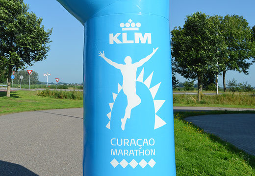 Arco de meta insuflável ​​sob medida KLM para iniciar e terminar à venda na JB Promotions Portugal. Ordene um design grátis para um arco meta insufláveis ​​publicitário em seu próprio estilo agora