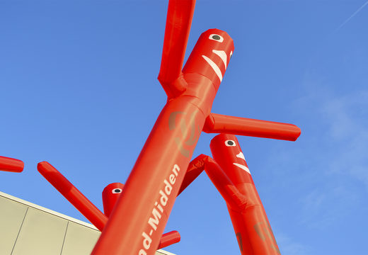 Encomende a airdancer do céu do meio da Brigada de Incêndio Gelderland inflável feita sob medida em vermelho na JB Insuflaveis Portugal. Ordene um design grátis para um airdancers insufláveis em sua própria identidade corporativa agora