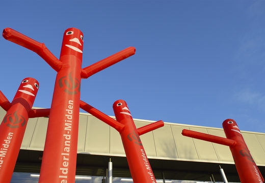 Compre a skydancer insuflável do meio do céu da Brigada de Incêndio Gelderland personalizada na cor do sinal vermelho na JB Insuflaveis Portugal. Skydancers insufláveis ​​promocionais em todas as formas e tamanhos disponíveis