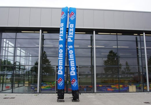Encomende o airdancer insuflável Domino's Pizza personalizado na JB Promotions Portugal; especialista em itens de publicidade insufláveis, como airdancers insufláveis